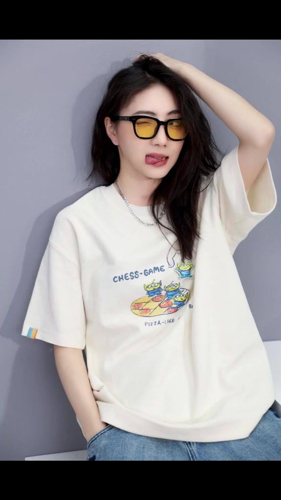 我的衣服上有小外星人哎 夏季穿搭 ootd穿搭 潮牌穿搭