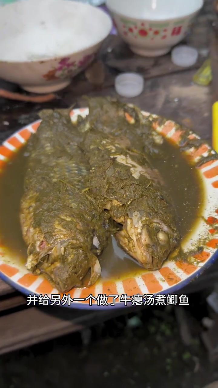 一个人住在农村,不结婚的生活到底有多爽?今天来了两个粉丝来家做客,听说有个粉丝生日,我特意