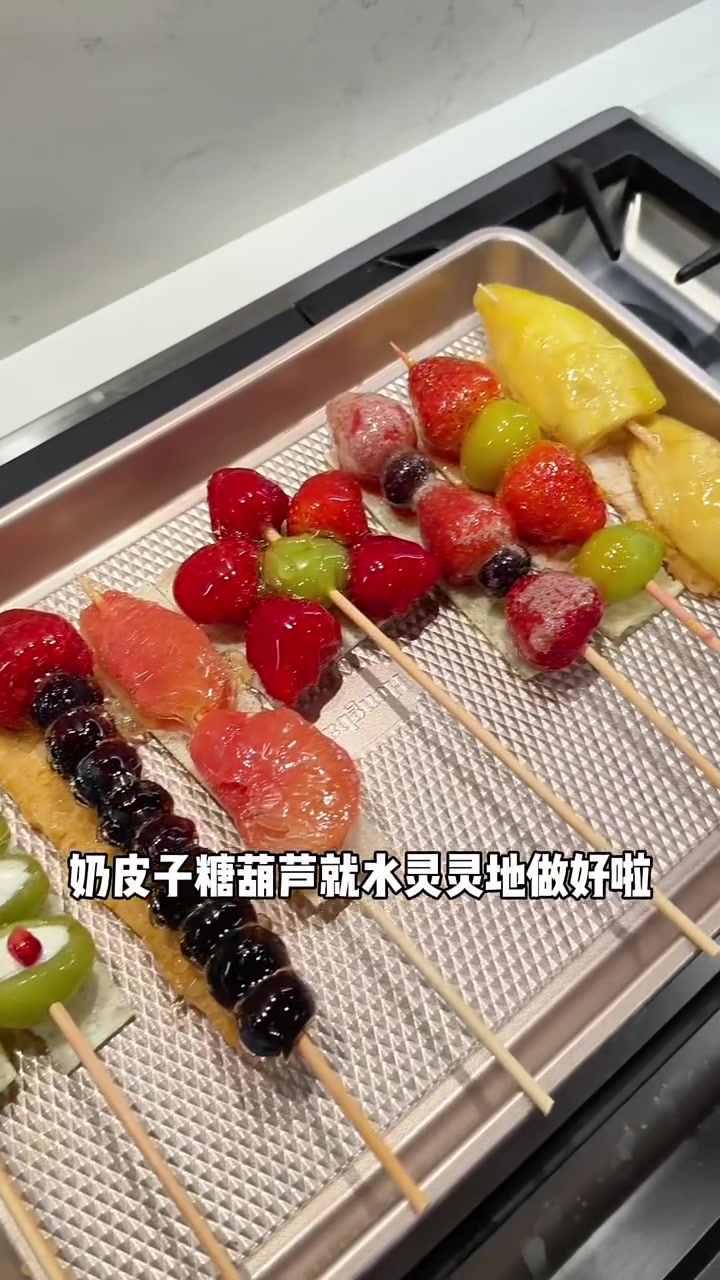 当奶皮子的风还是刮到了美国加州,叶师傅申请成为奶皮子主理人,今日菜单:奶皮子糖葫芦,新疆羊
