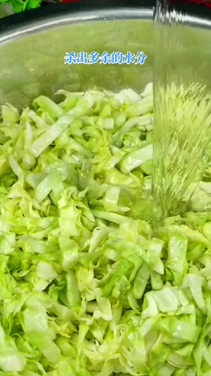 韩式小咸菜。圆白菜像视频这样做好吃又下饭。做法非常简单，姐妹们赶快收藏起来吧