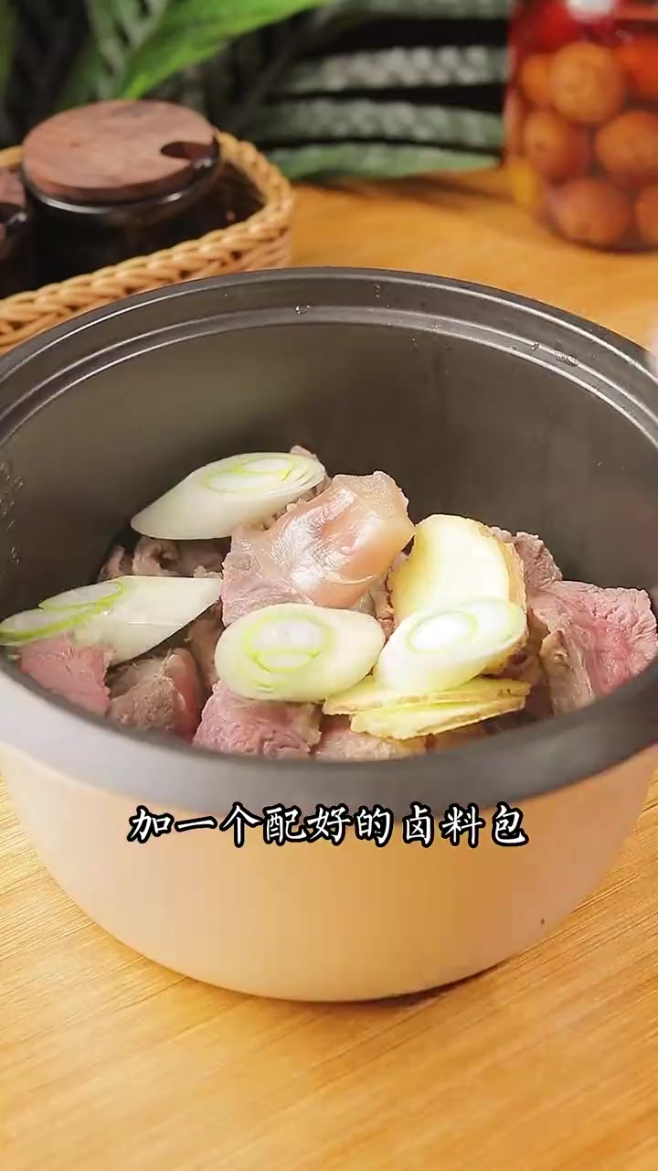 在家就能轻松做出重庆耙牛肉火锅，卤味和火锅的结合原来这么好吃！