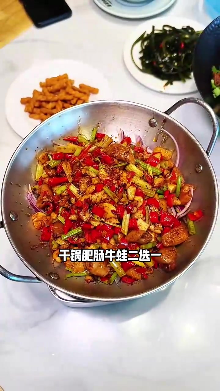 在秋长 就可以吃到这一桌湘菜，有五个硬菜，很不错