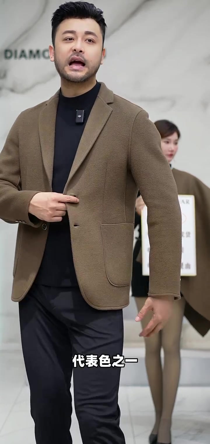 咖啡棕显白又百搭,黑色经典不挑人!这三色穿搭适合所有肤色和场合!