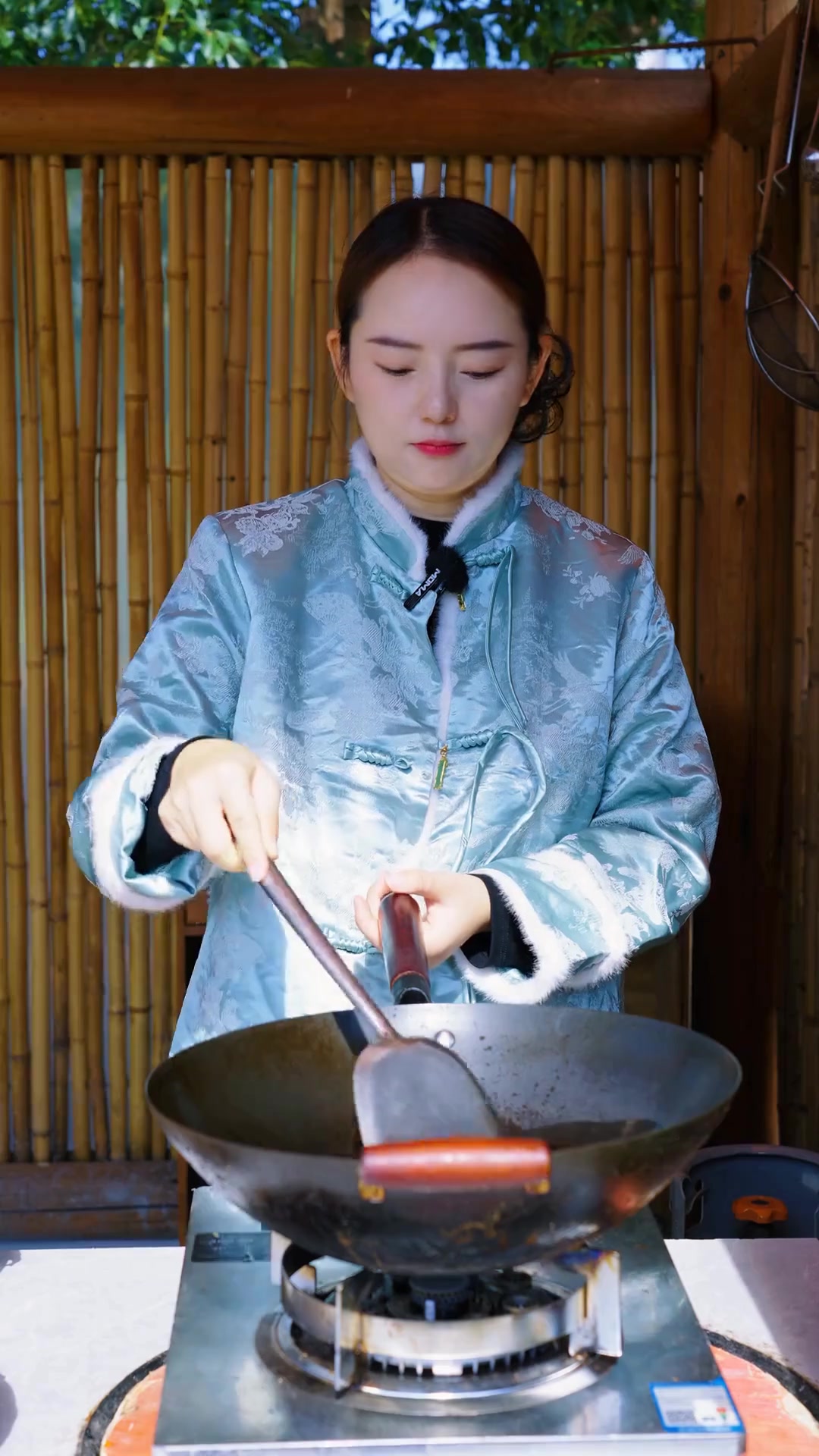 霸气名字的小龙虾好吃得很，快来一探究竟！