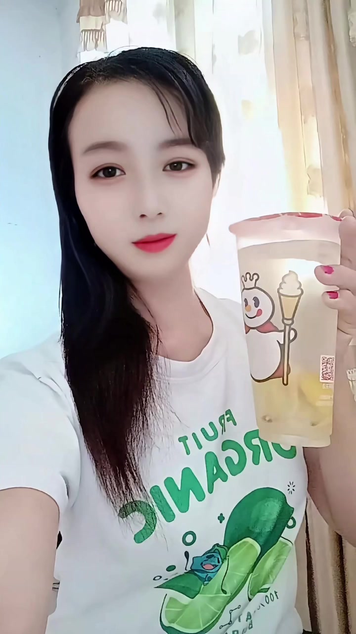 每一张照片藏满爱，喝奶茶远离消耗之人