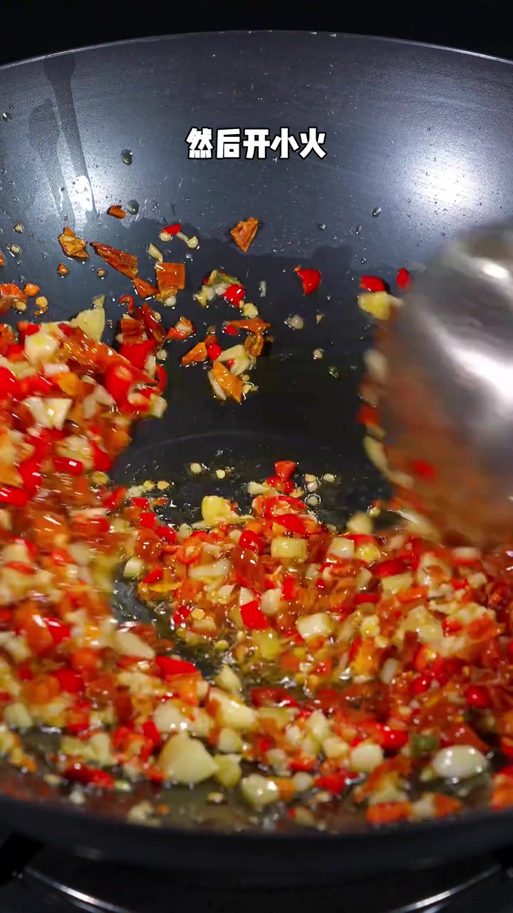 这道衡东脆肚是很多饭店里桌桌必点的招牌特色菜