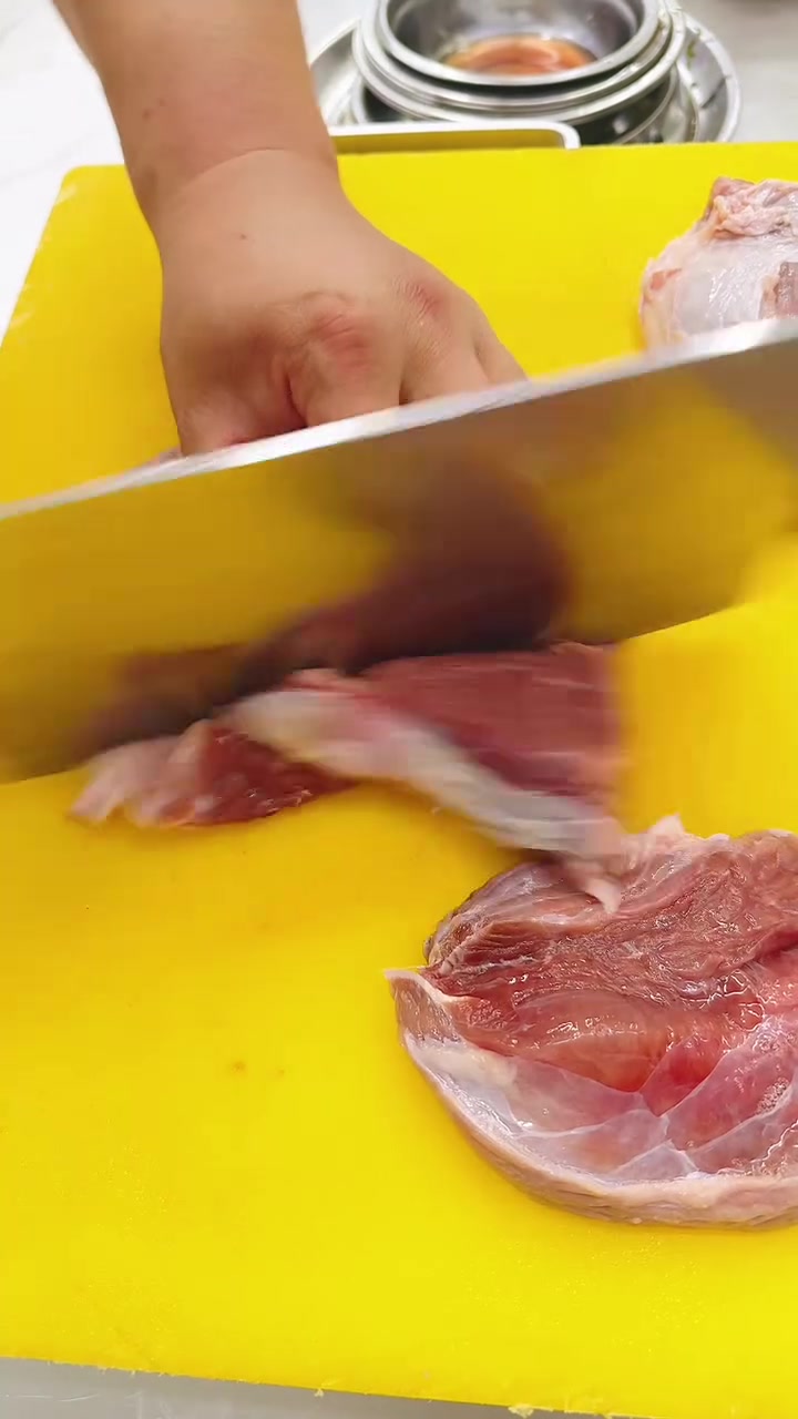 西红柿牛肉锅这样做软烂又入味！