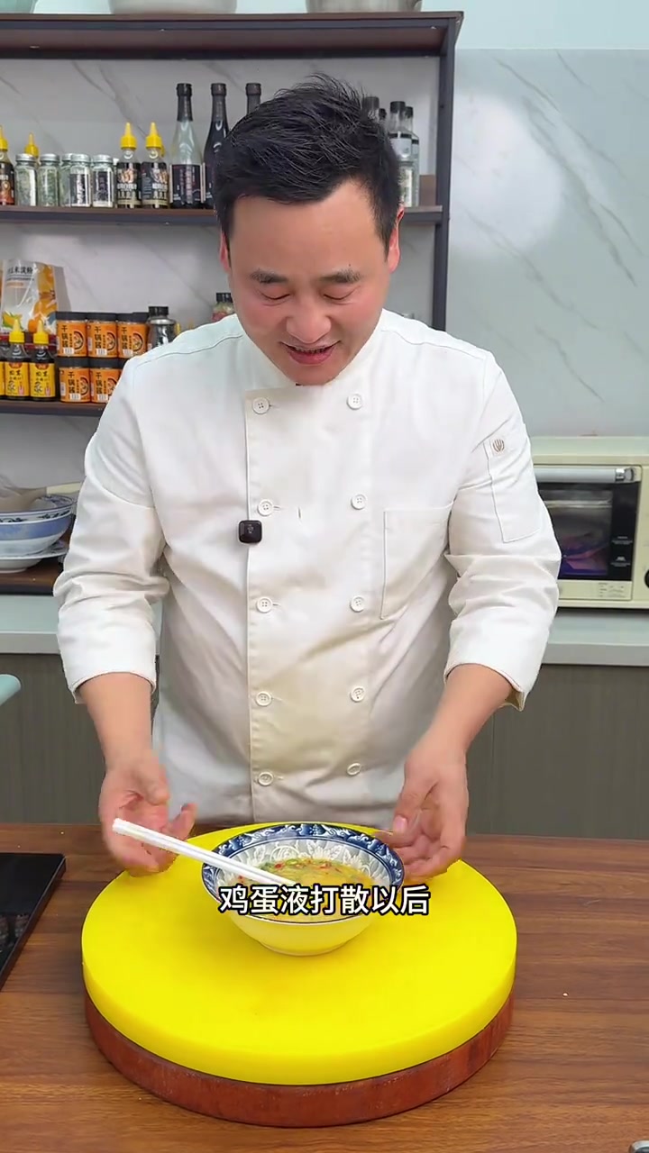 粉条鸡蛋饼，详细制作方法，鸡蛋口感嫩滑粉条软糯，非常好吃的粉条鸡蛋饼强烈推荐给大家