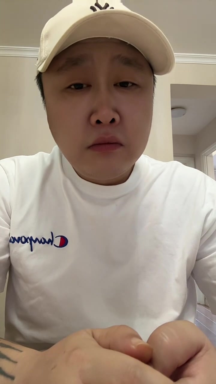小天才手表的社交功能已偏离“安全工具”初衷,沦为中小学生的“社交硬通货”,还滋生出完整灰色