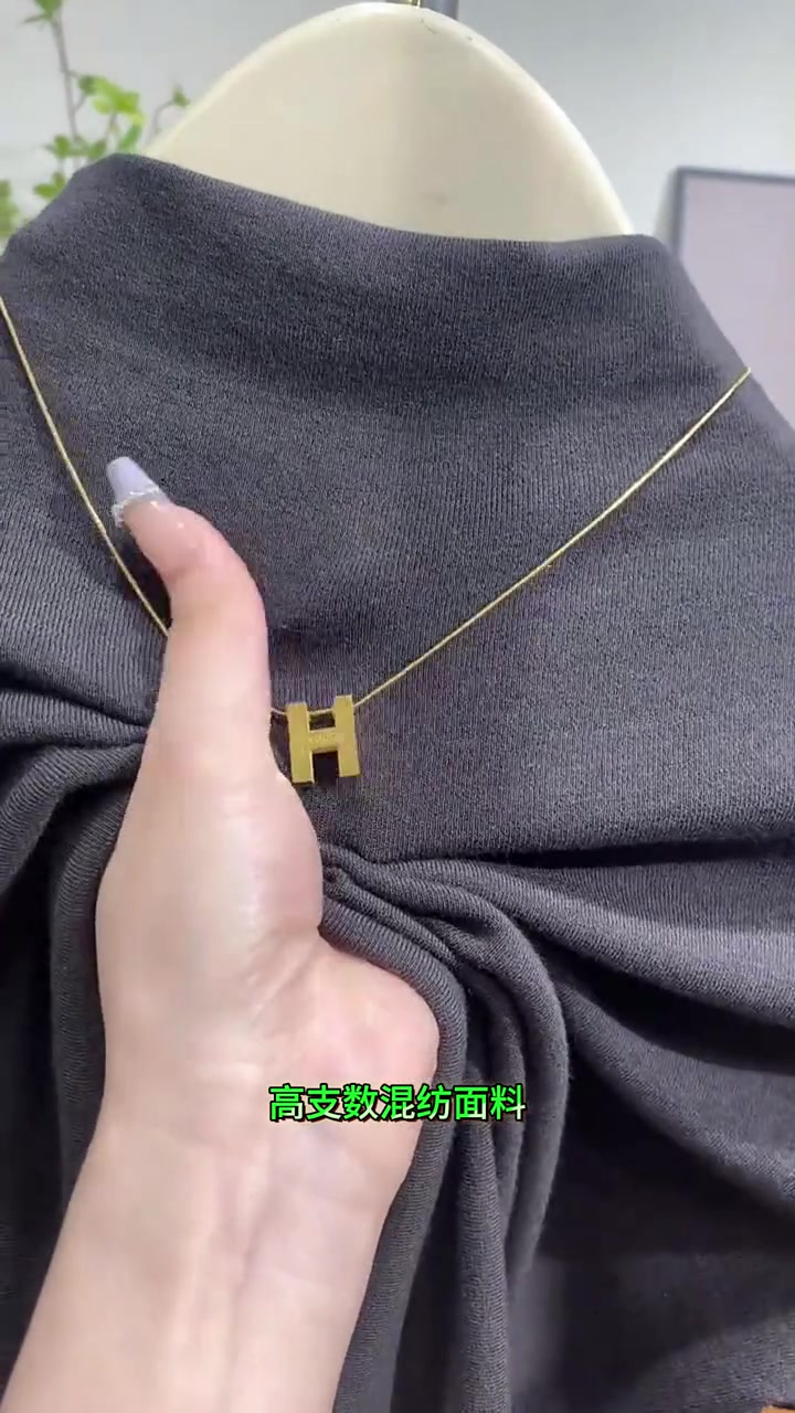 女款经典显瘦打底衫,秋冬必备时尚百搭,高弹面料保暖舒适