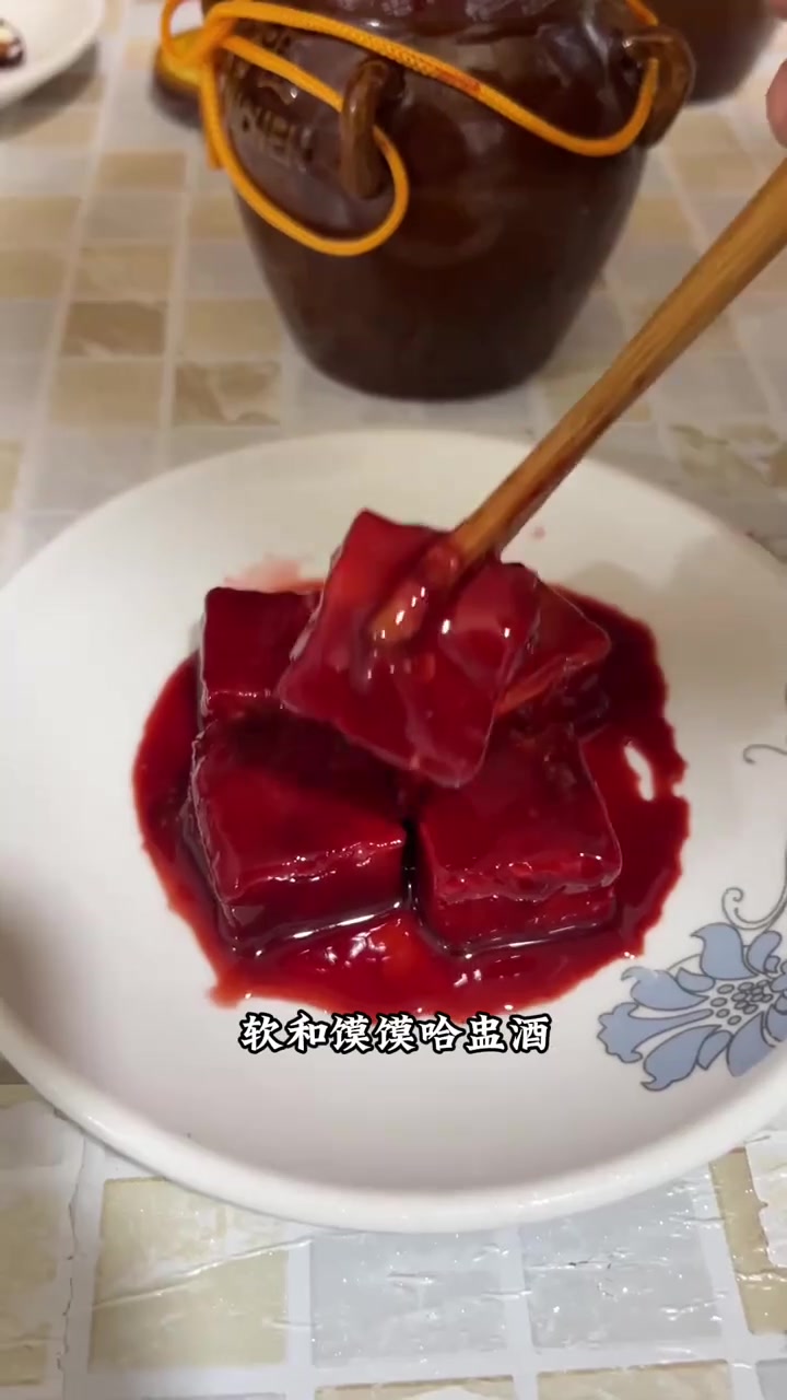 今天做了一个醋溜白菜，又来上豆腐乳夹在馍馍里是真的香啊，满满回忆～
