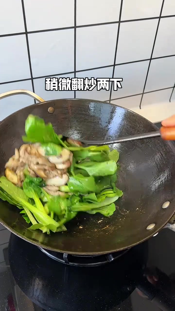 可惜你不是浙江人，不懂这一碗青菜年糕汤有多好吃简简单单，营养均衡一锅出，满满的都是家的味道