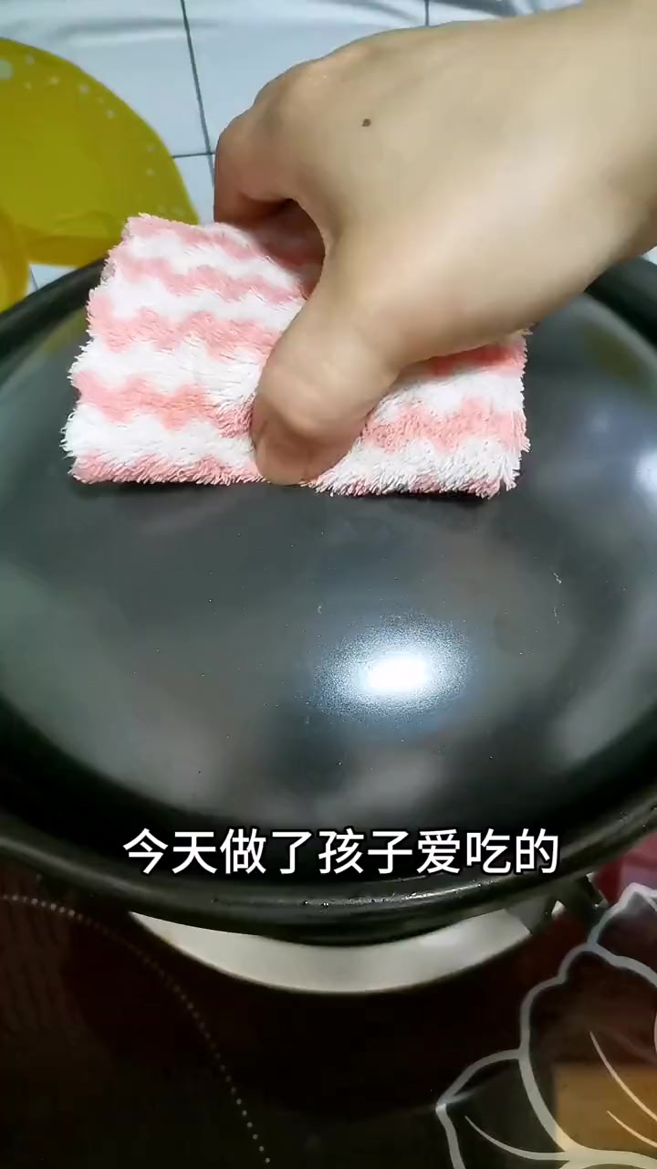 隔三差五就会做这个番茄豆腐肉末煲，营养又美味！孩子喜欢做法也很简单