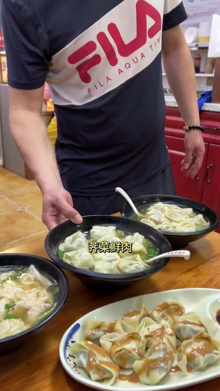 这家老上海馄饨铺开了十几年了～