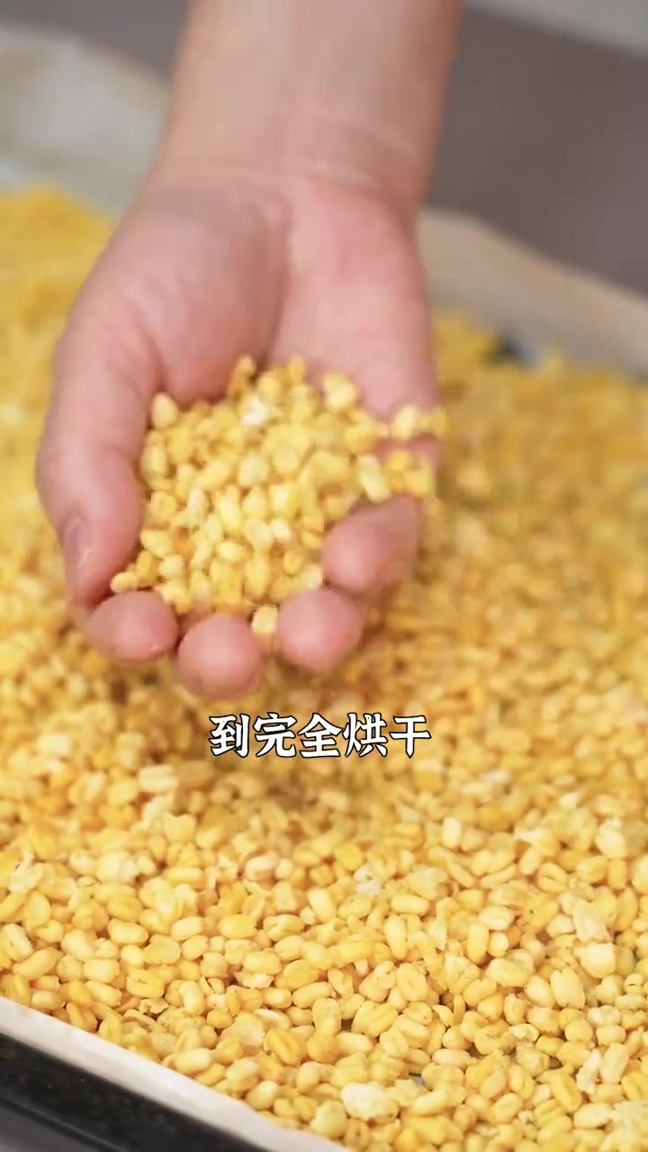 纯手工制作的老式绿豆糕，掰开就掉渣！香浓到上头的豆香味才是记忆里的古早味呀~