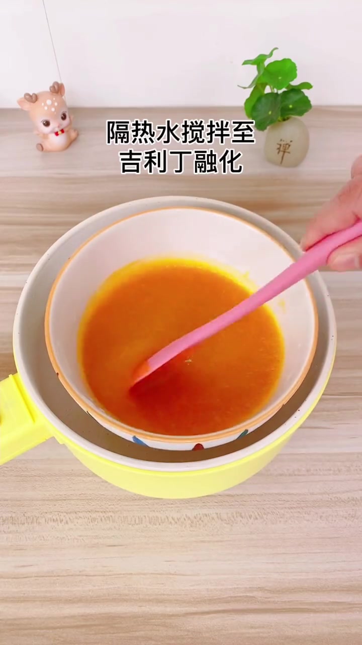 不用烤箱就能做出这么漂亮的蛋糕，简单又好吃，赶紧试试吧！