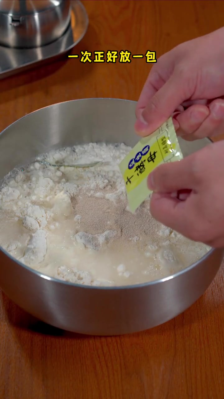 只要按照这个比例发面，即使是新手小白也能轻松做出蓬松暄软的包子馒头