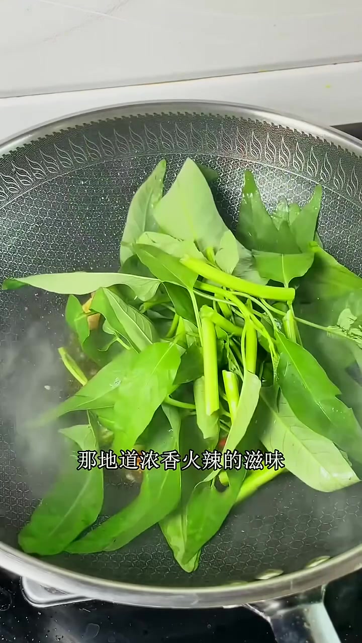 配手抓饼卷着吃香哭!新疆炒米粉拌好卷进手抓饼,酱香混着饼香,早餐瞬间变豪华