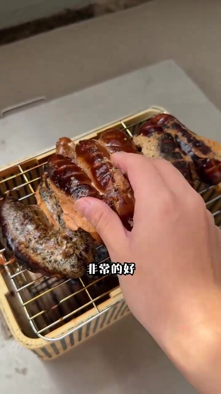 熏制鳕鱼籽饭团是这几年吃过最好吃的了！鳕鱼白子比鱼籽要贵，但鱼籽这样做完之后好吃程度MAX