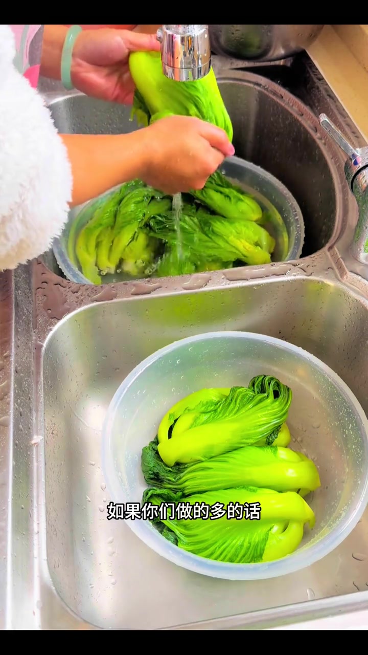 你们平时用酸菜做什么菜？评论区告诉我，点赞最高的做法，下期我来复刻！