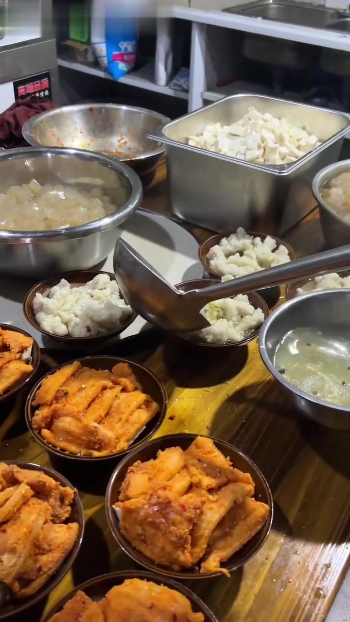 八菜一汤的十元自助盒饭，你会选择吃吗？