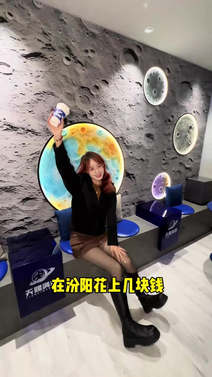 这么好看的奶茶店不开到西大街真是可惜了