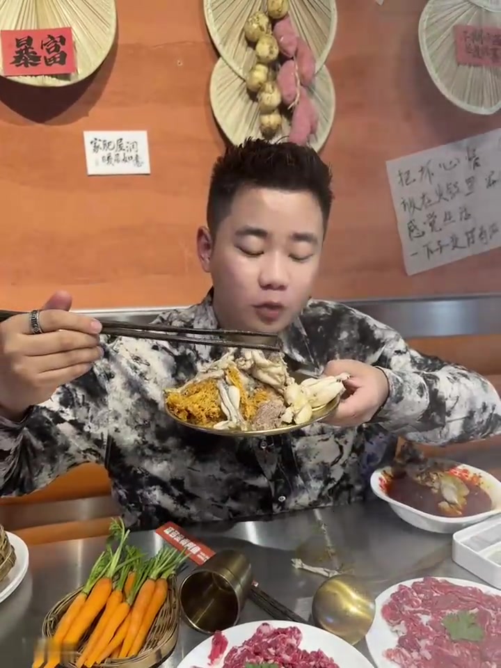 在山北居然可以吃到那么美味的酸汤牛肉火锅！我是真的爱住了！