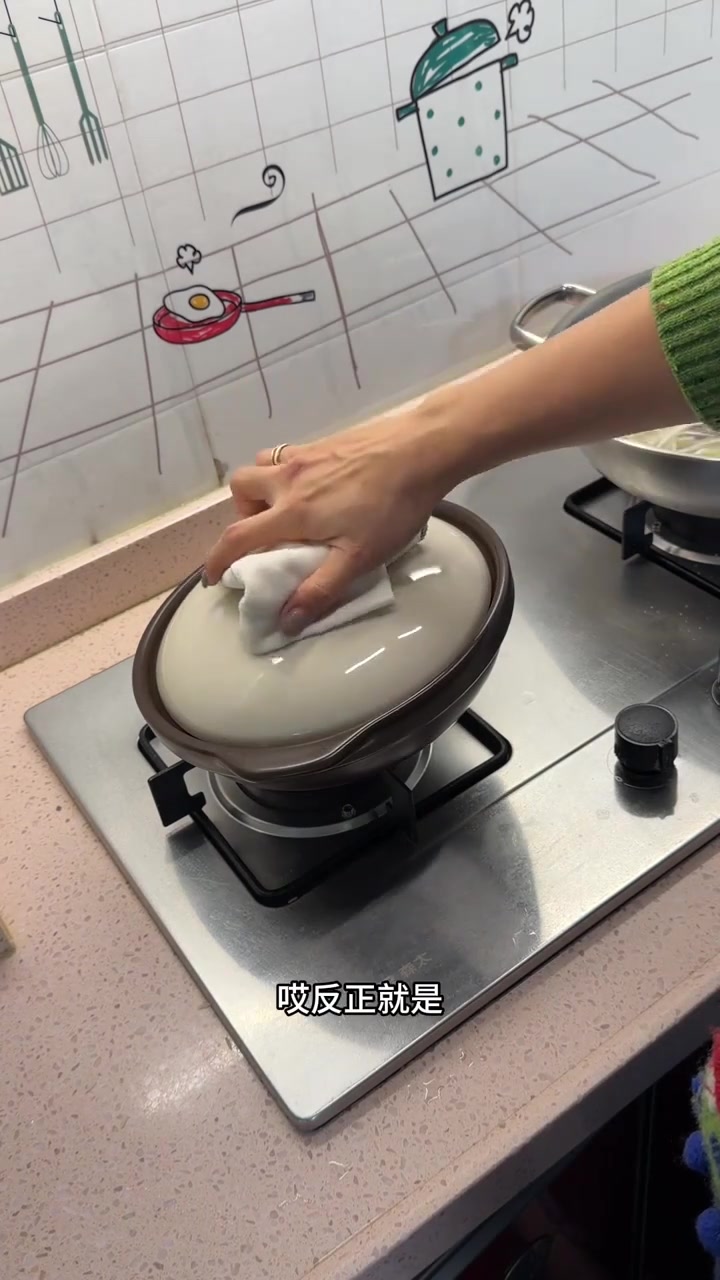 你们要的砂锅版的煲仔饭做法，试试这样最后“开1停1”，锅巴金黄酥脆不糊底