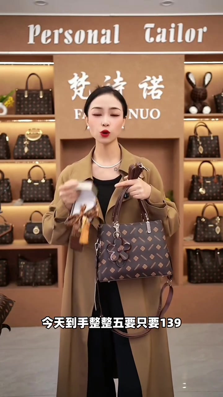 新款包包三色可选!咖啡/焦糖/奶茶色,手慢无!抓紧抢购!