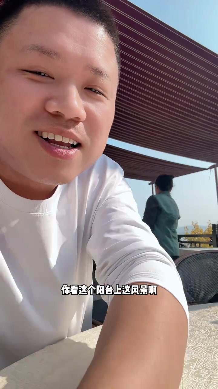 今天跟着大哥终于体验了一次西湖楼外楼的东坡肉和西湖醋鱼，替你们尝过了，我们是土包子，吃不习