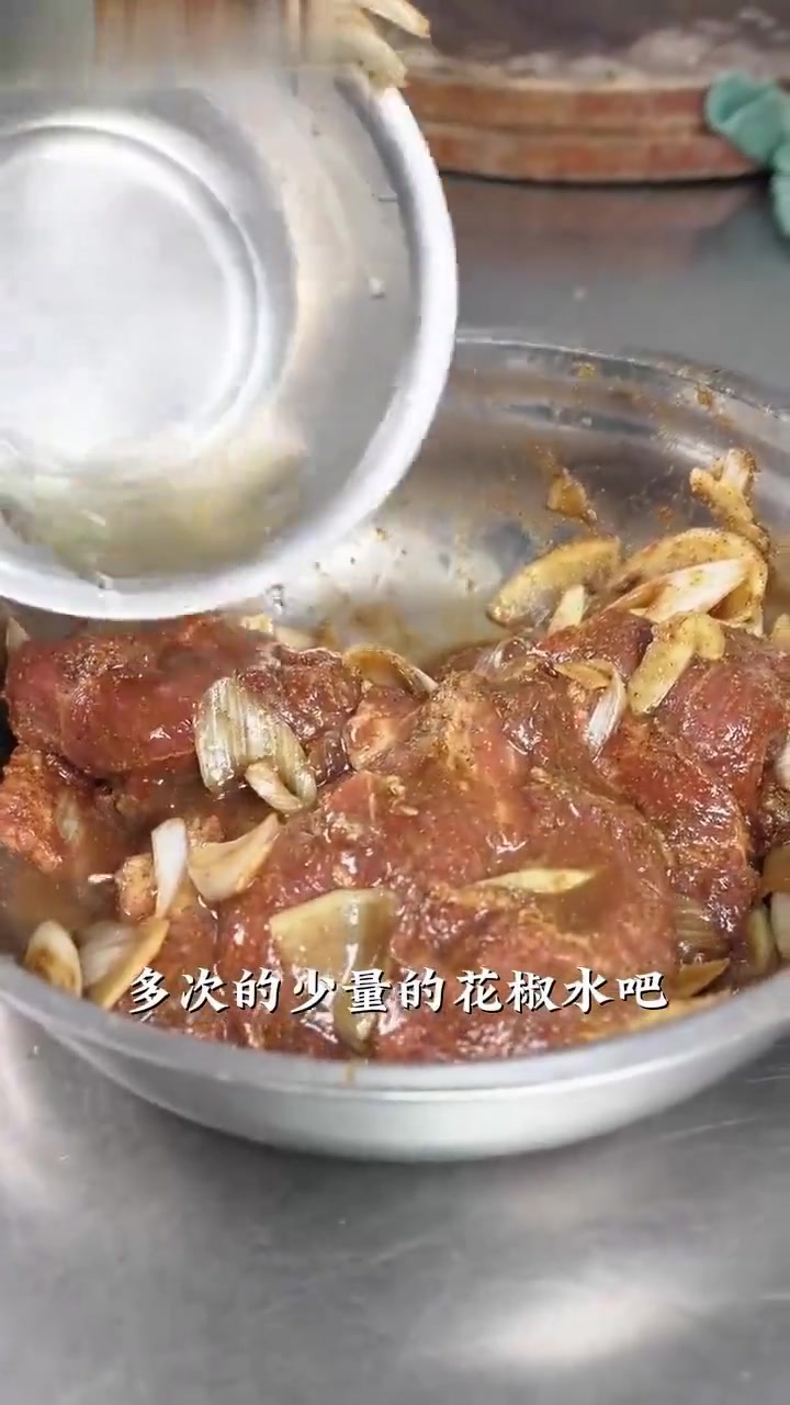 鲁菜中的炸五香肉，山东各地做法有区别，差异在哪？