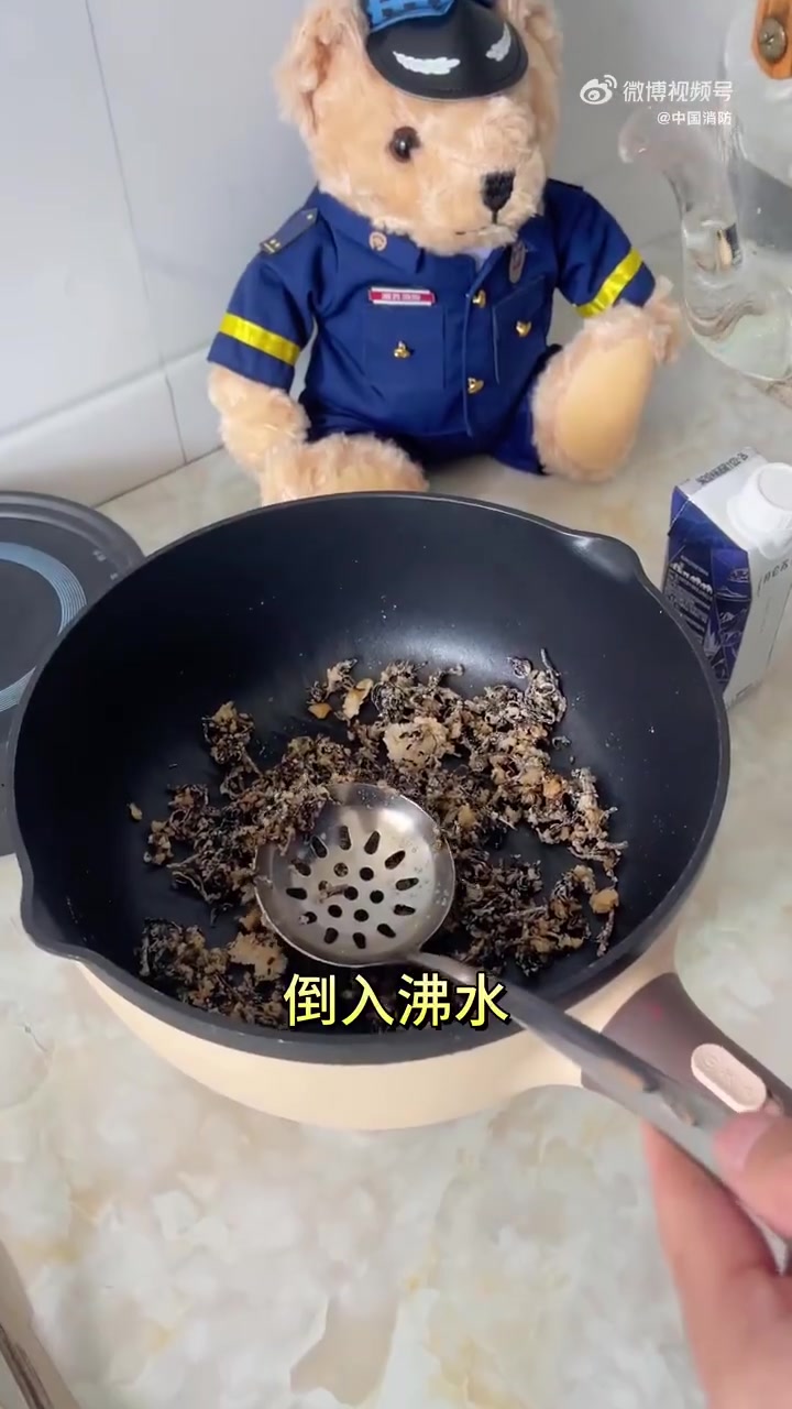 天气越来越冷,每天都想来杯热奶茶,又担心奶茶成分有健康风险?别急,蓝朋友今天教大家自制一杯