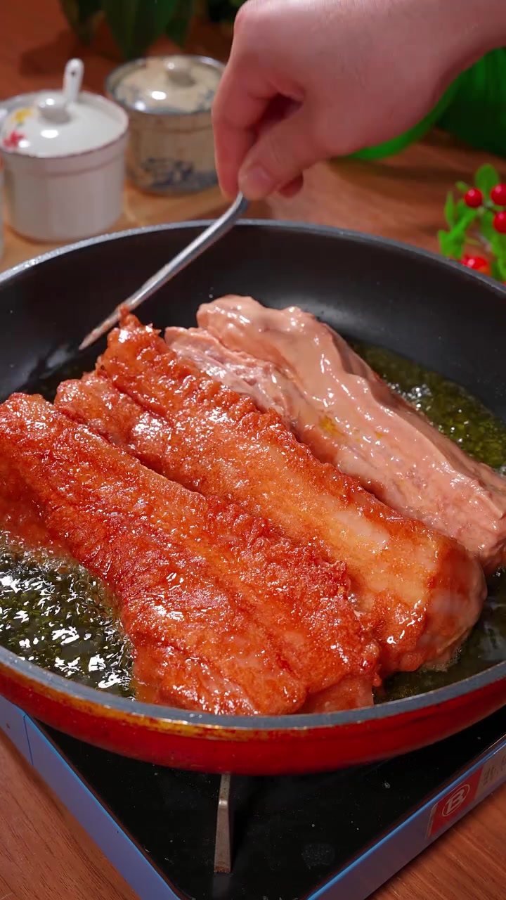 我偷偷告诉大家一个秘密 把一条五花肉 两条五花肉 四条五花肉放进啤酒里泡一泡 你即将解锁一