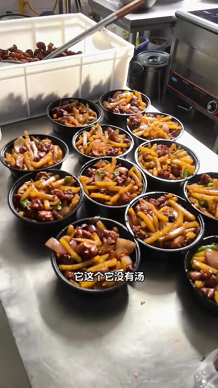 不同的产品匹配不同的运营模式,我觉得瓦香鸡就很适合做外卖,段老板的店和其他学员店也印证了这