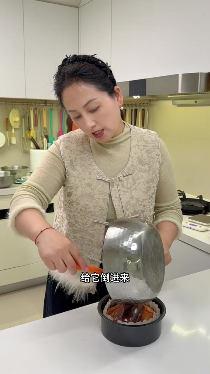 大儿子生日,今年做的「冰山熔岩巴斯克」简单又好吃!之前还在你怀里的宝宝,一转眼就长成了18