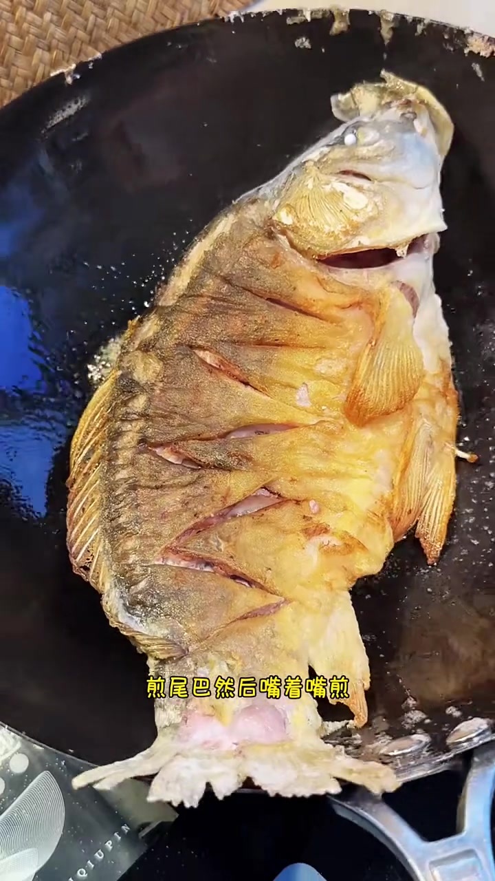 鲤鱼想要做出来没有土腥味儿来看看我做的吧！