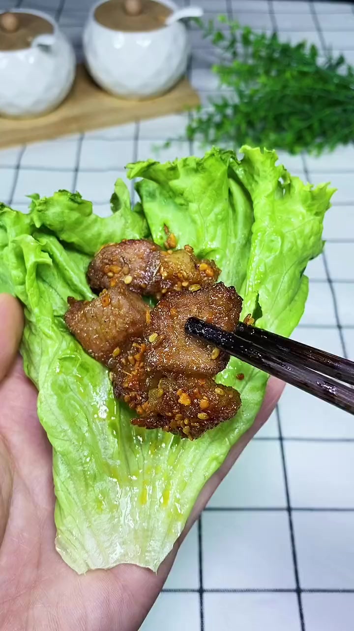 比烧烤摊还好吃的烤羊肉串，只要一种材料