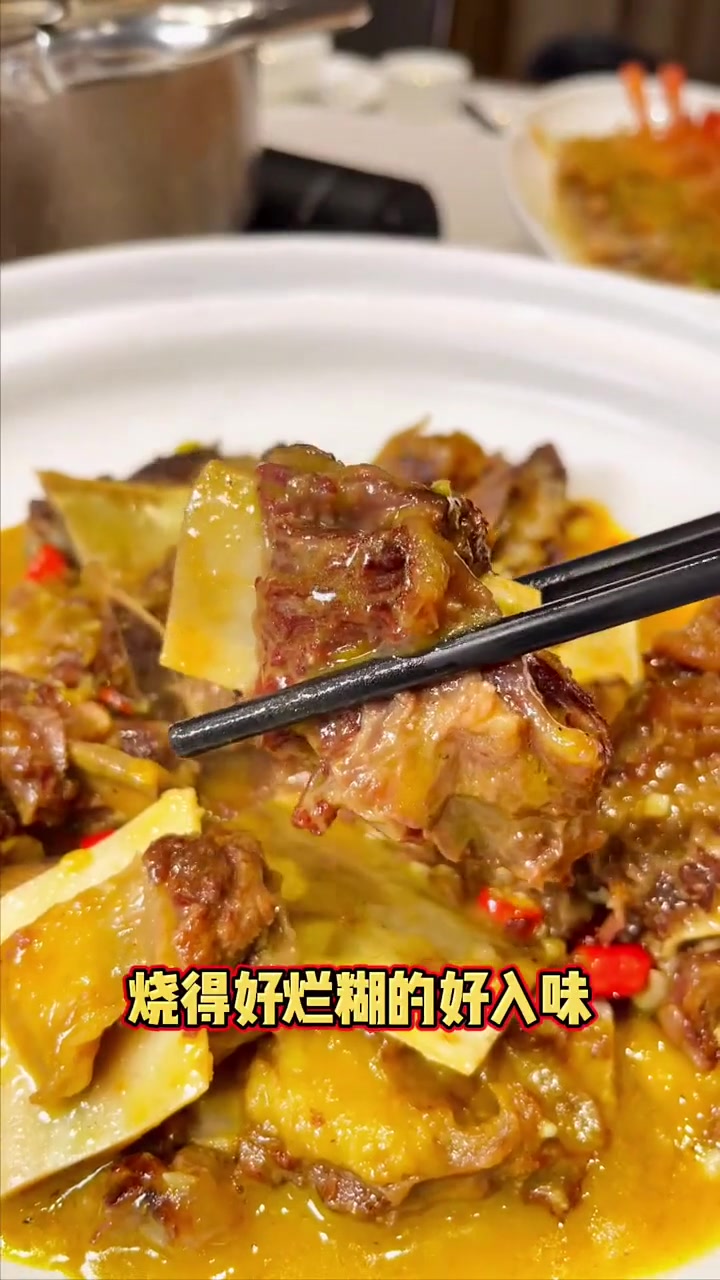 一边吃潮汕牛肉火锅一边吃全牛宴的感觉也爽了吧