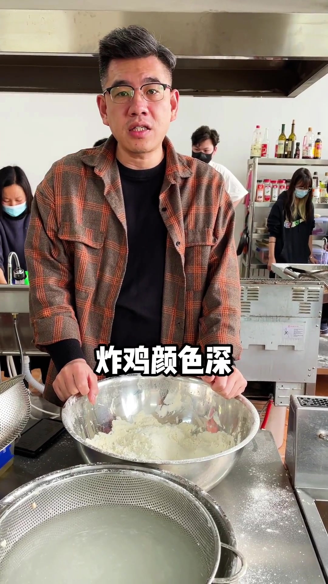炸鸡金黄酥脆裹粉