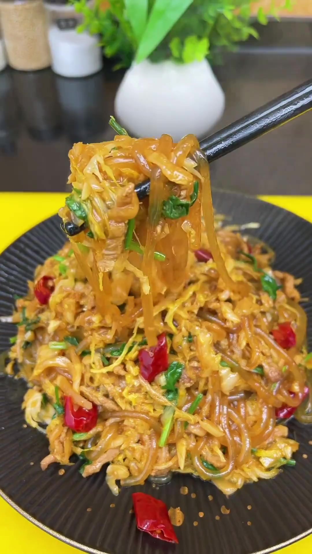 超简单酸菜炒粉条教程,好吃到哭!