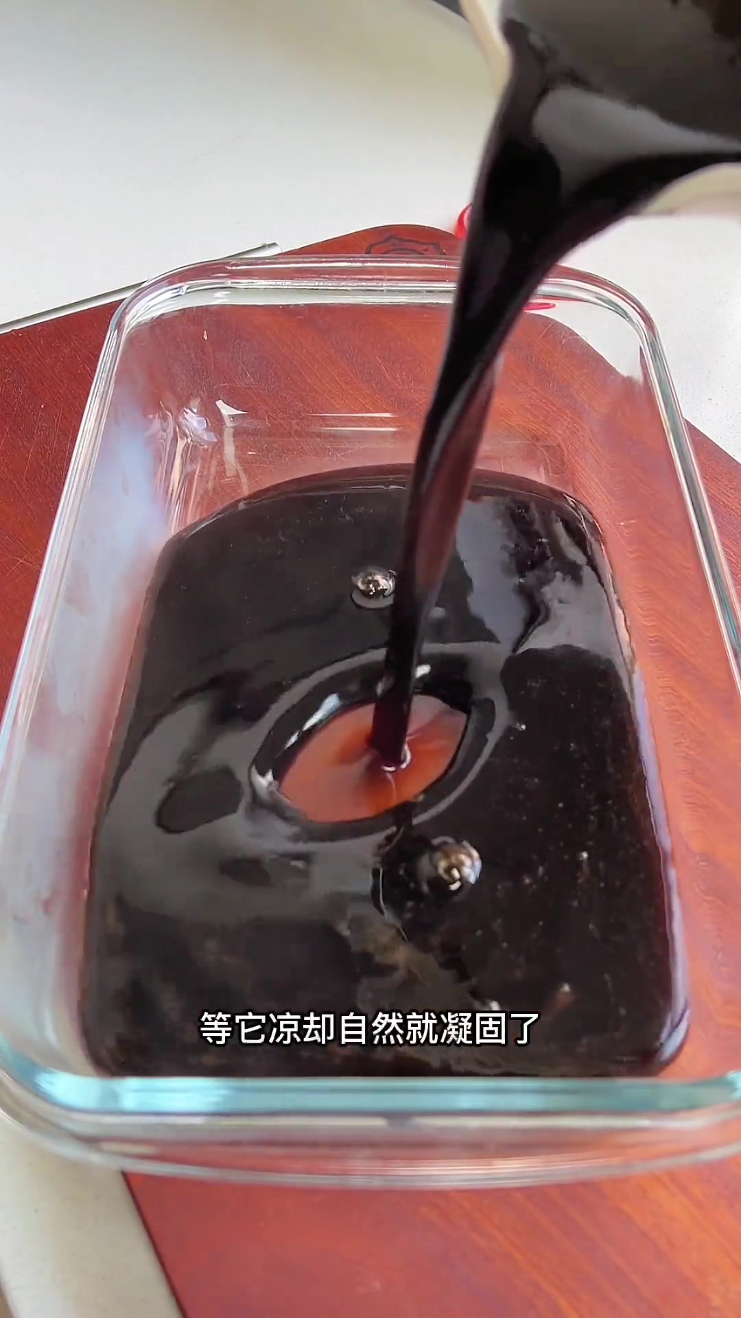 一分钟学会烧仙草奶茶，这个夏天让我们都实现奶茶自由吧