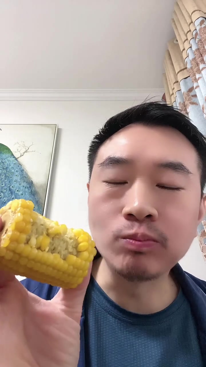 这个黄糯玉米是真的好吃,新鲜拉丝,独立包装,香甜软糯。是这种真空锁鲜的产地直发。它是非转基