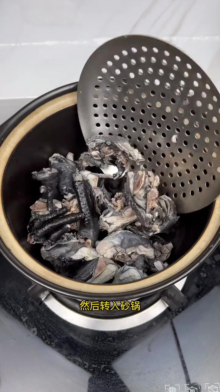 黄皮乌鸡汤，做来喝真的很不错