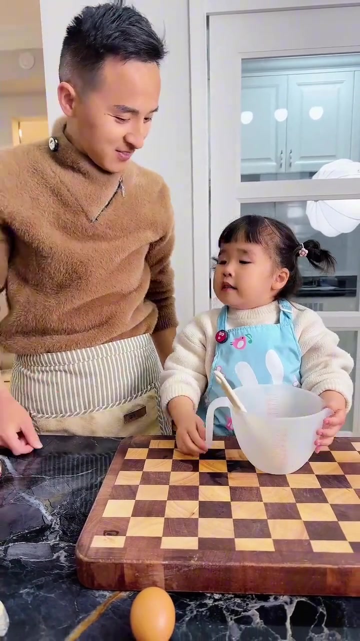 蓝莓双皮奶，酸甜嫩滑，大朋友小朋友都很喜欢