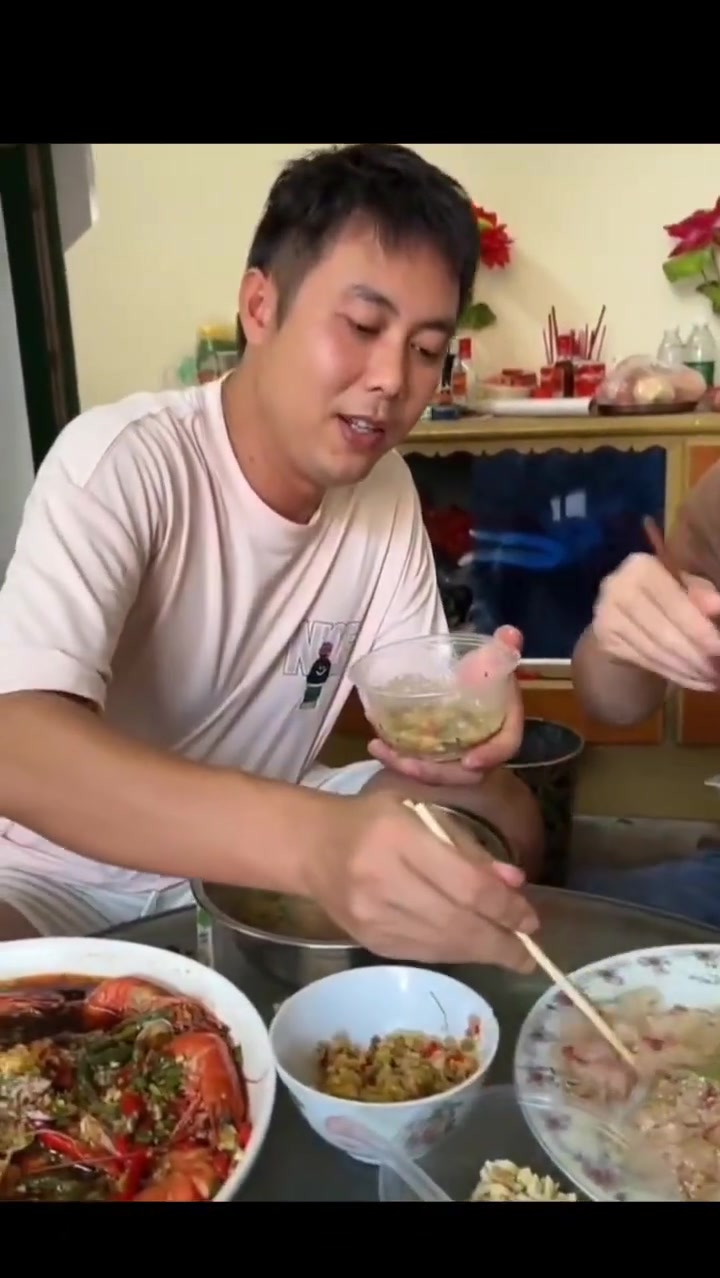 体验广西特色美食,酸粥鱼生不容错过
