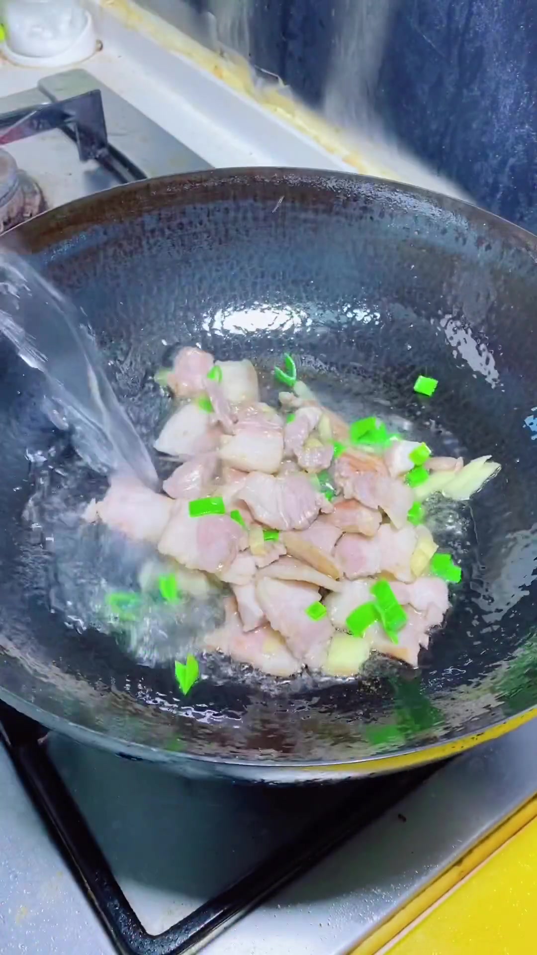 五毛裙带菜炖豆腐，营养高又易吸收，做法超简单！