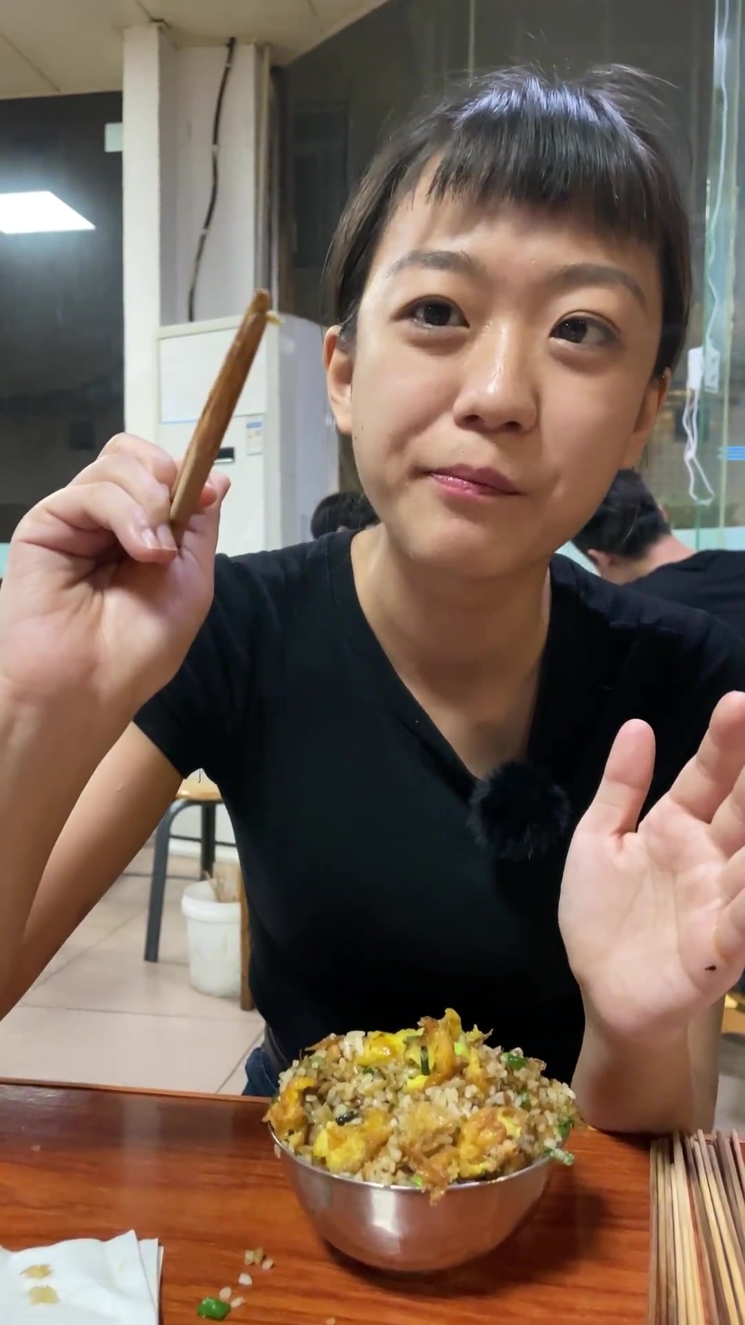 带贝贝来四川乐山吃麻辣烫，吃到了好实惠的蛋炒饭，满满一碗多的要冒出来！