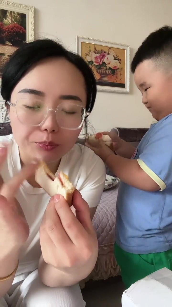 更好吃的草莓岩烧夹心吐司,适合做早餐!