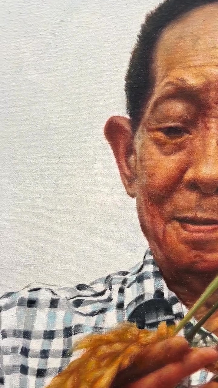 伸手不打笑脸人，今天丫头画的是袁隆平爷爷，大家看我画得怎么样