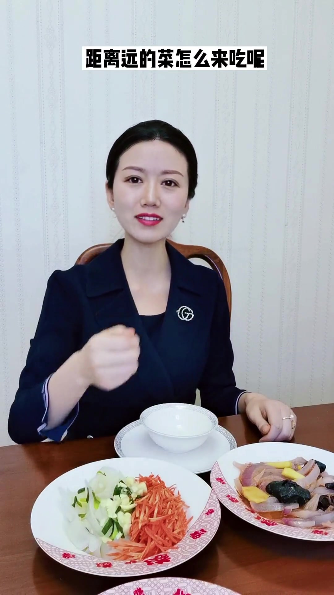 夹菜不起身,聚餐无转盘时远菜咋吃?